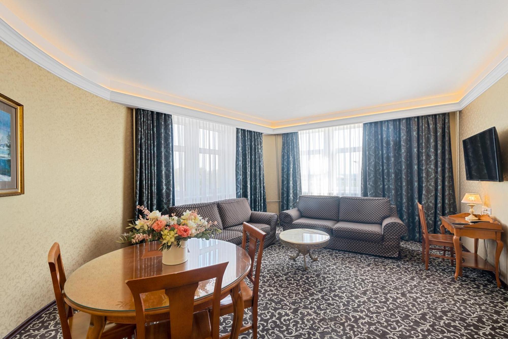 Hotel Jelgava Luaran gambar